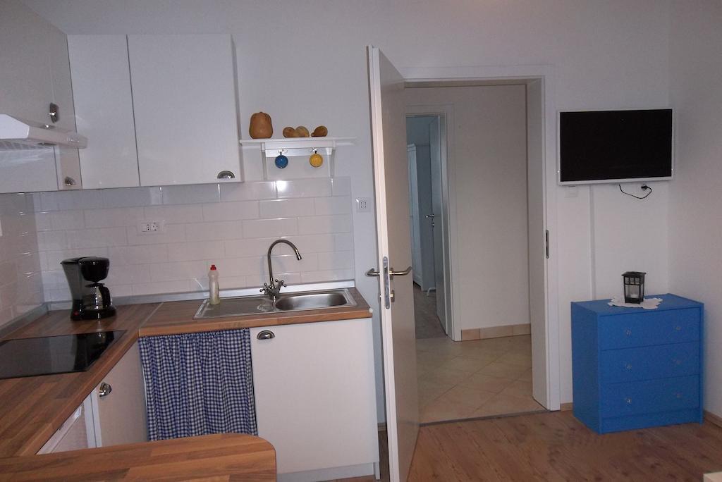 Apartments Relax Punat Bilik gambar